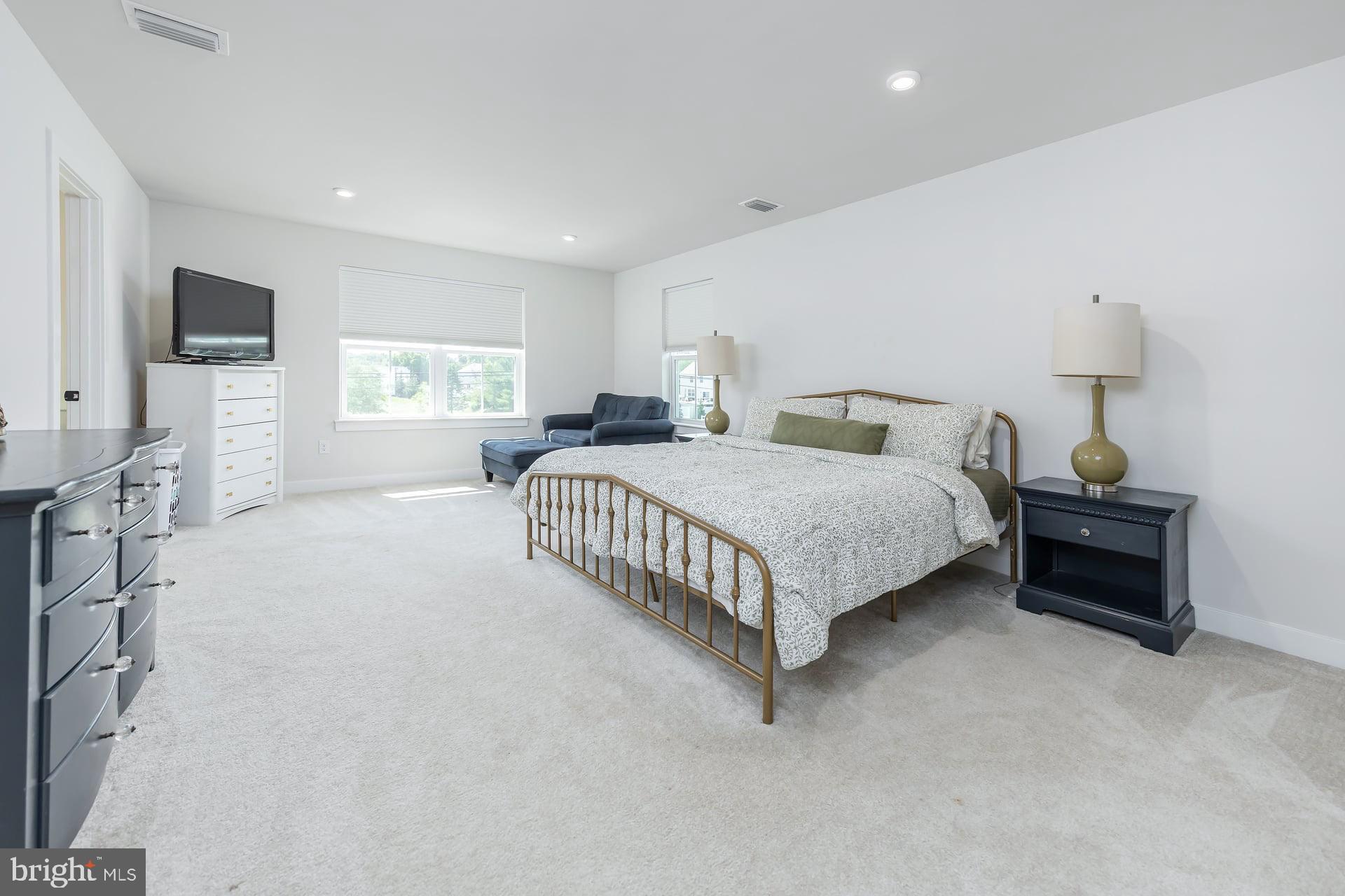 5 PRESLEY WAY