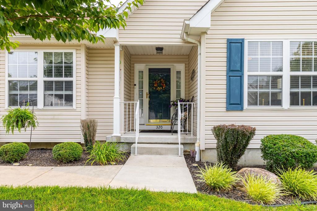 320 CHICKORY TRAIL