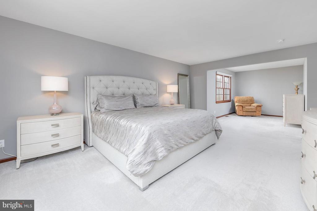 11 TURTLE CREEK DRIVE
