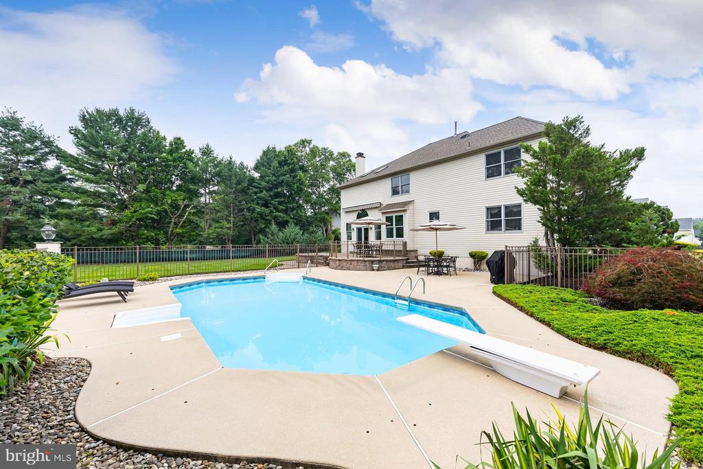11 TURTLE CREEK DRIVE
