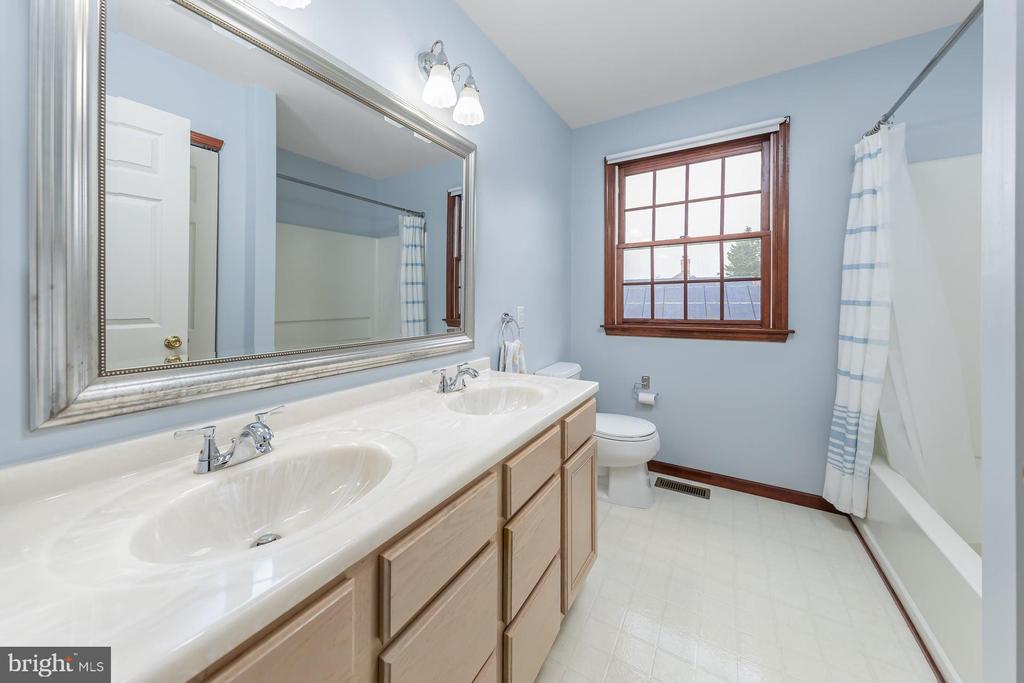 11 TURTLE CREEK DRIVE