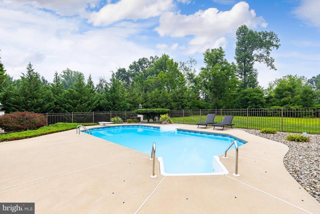 11 TURTLE CREEK DRIVE