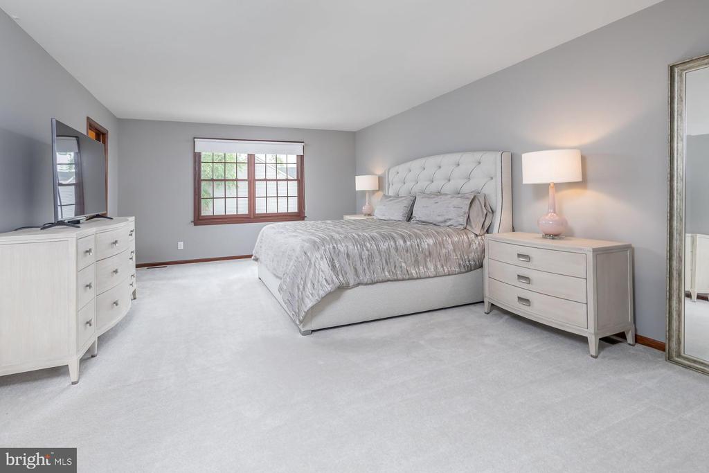 11 TURTLE CREEK DRIVE