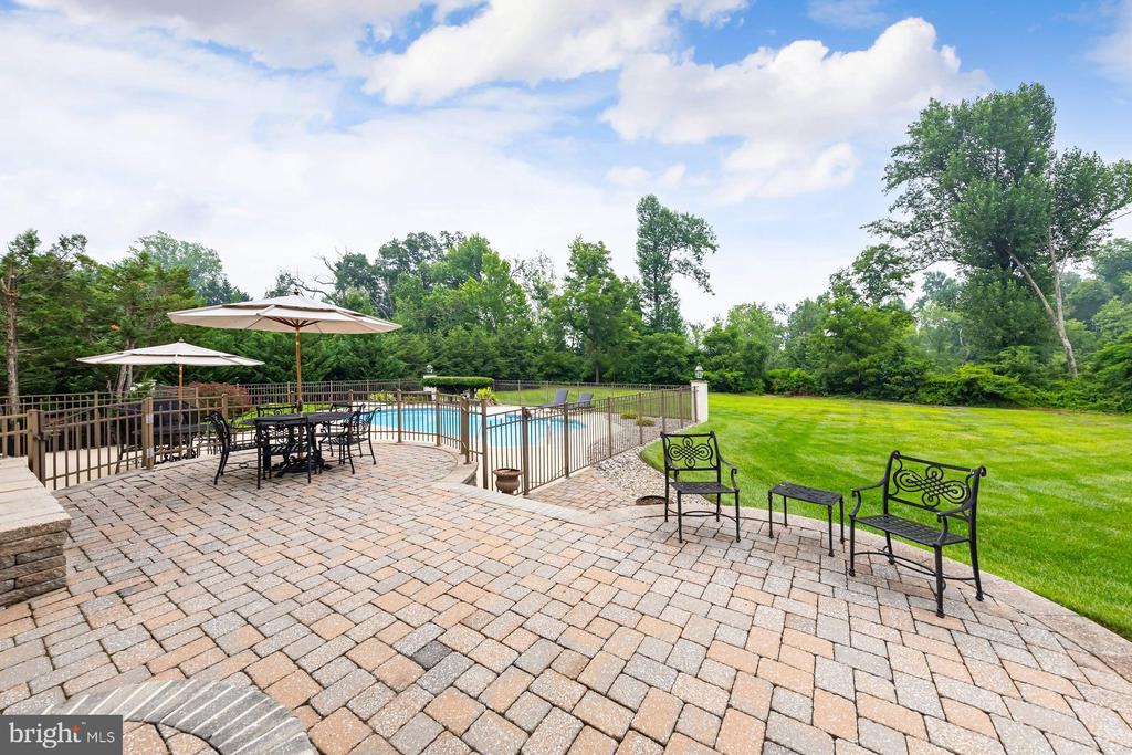 11 TURTLE CREEK DRIVE