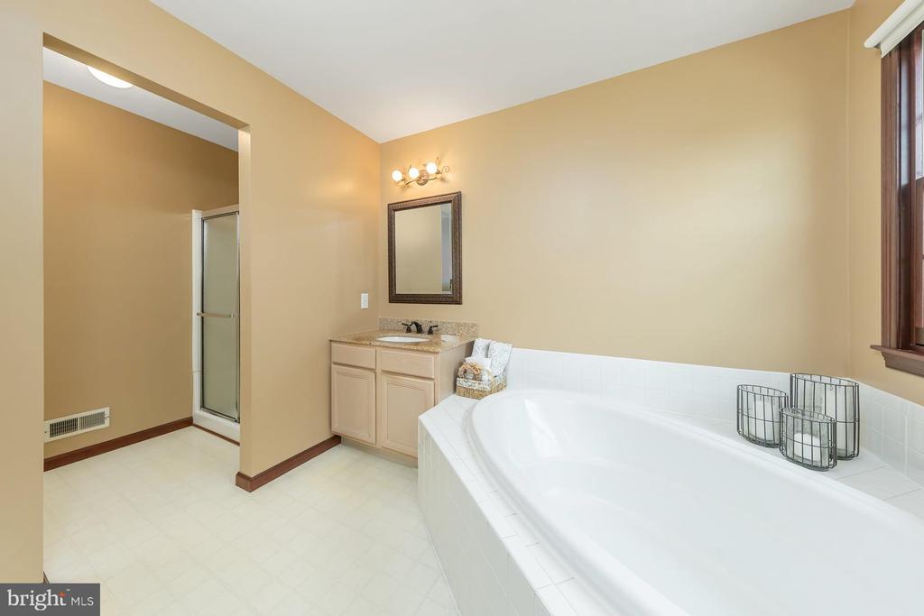 11 TURTLE CREEK DRIVE
