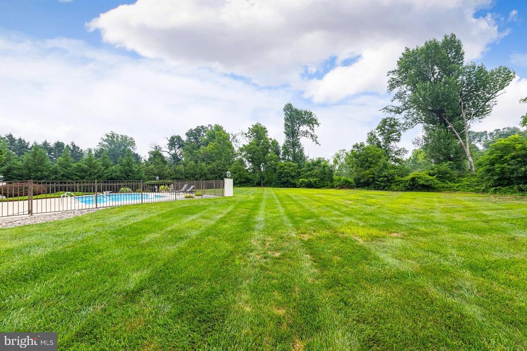 11 TURTLE CREEK DRIVE