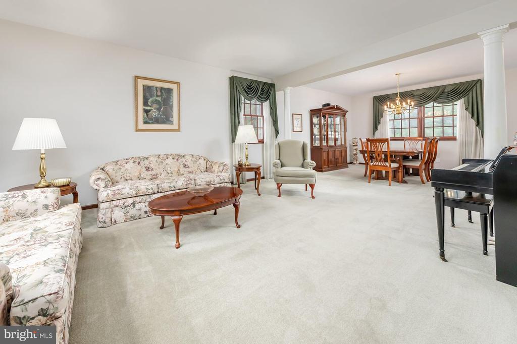 11 TURTLE CREEK DRIVE