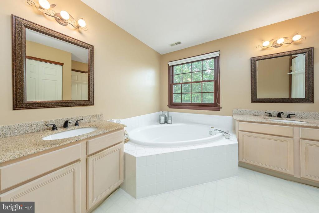 11 TURTLE CREEK DRIVE