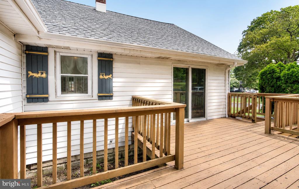 102 WOODLYNNE AVENUE