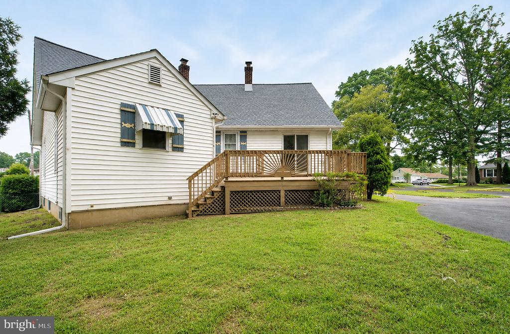 102 WOODLYNNE AVENUE