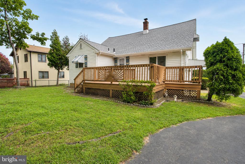 102 WOODLYNNE AVENUE
