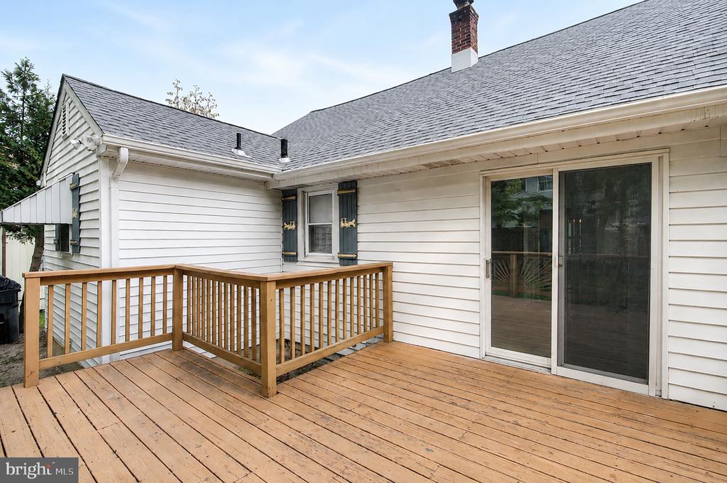 102 WOODLYNNE AVENUE