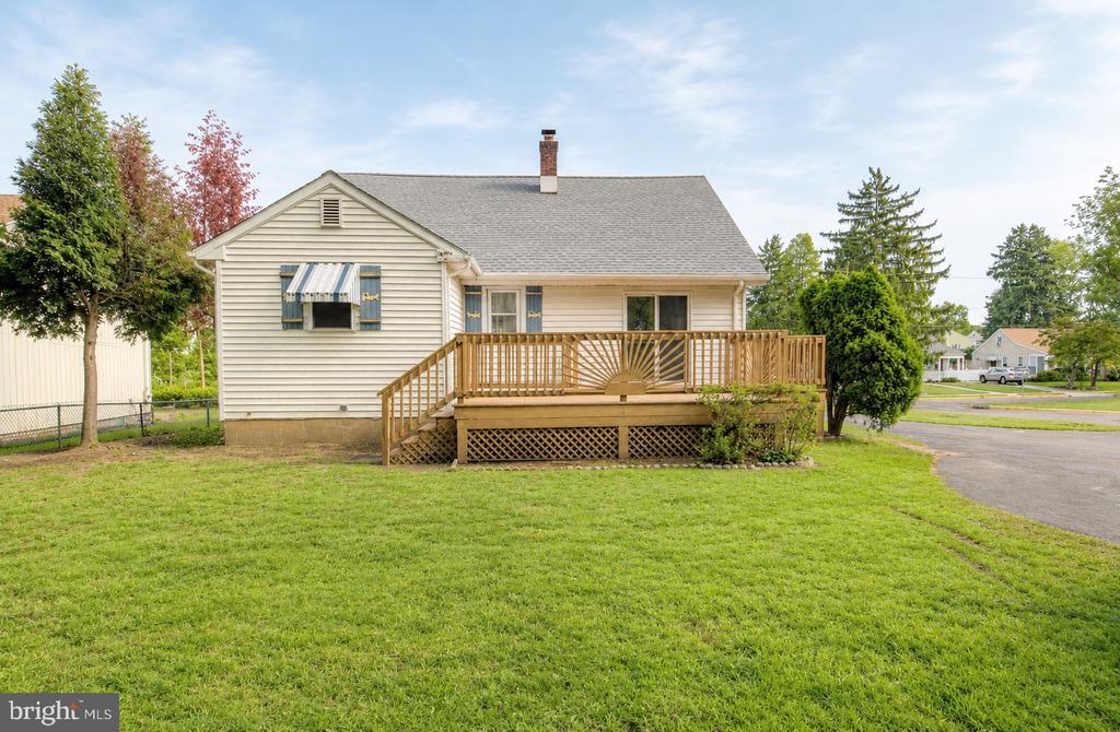 102 WOODLYNNE AVENUE