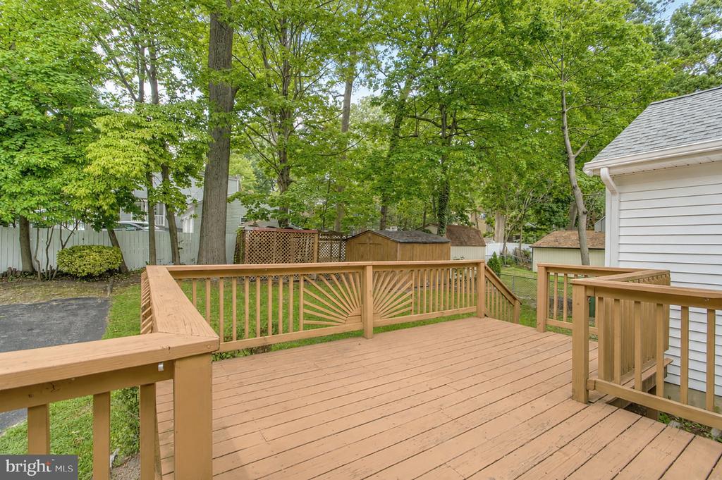 102 WOODLYNNE AVENUE