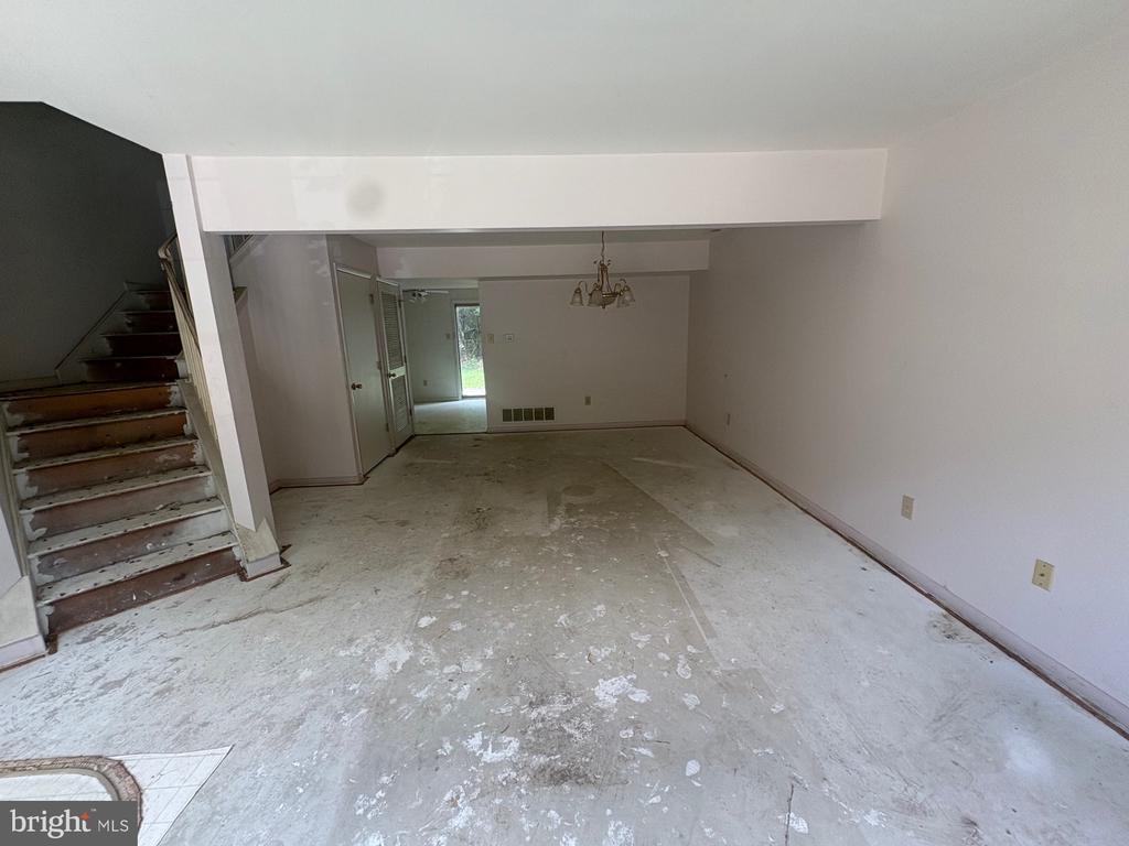 8 WOODBROOK DRIVE