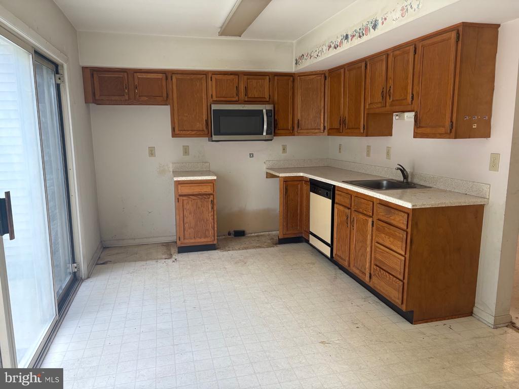 8 WOODBROOK DRIVE
