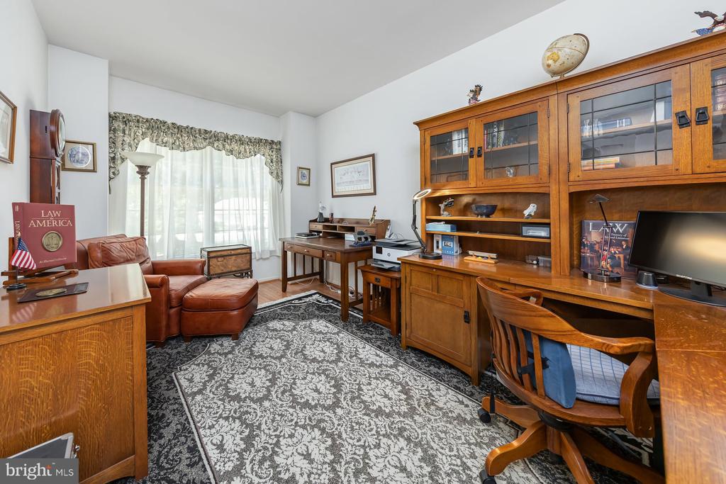 10 LANGE COURT