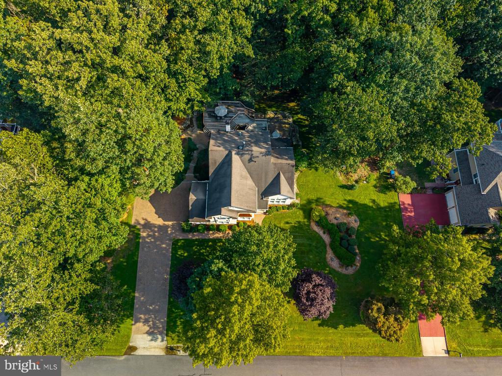 10 LANGE COURT