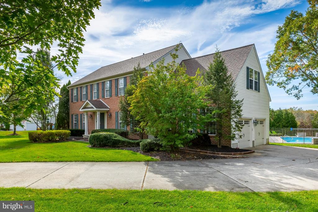 202 SHETLAND COURT