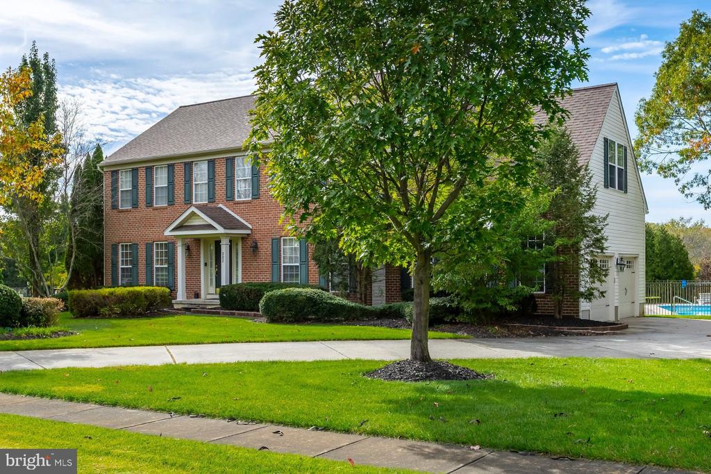 202 SHETLAND COURT