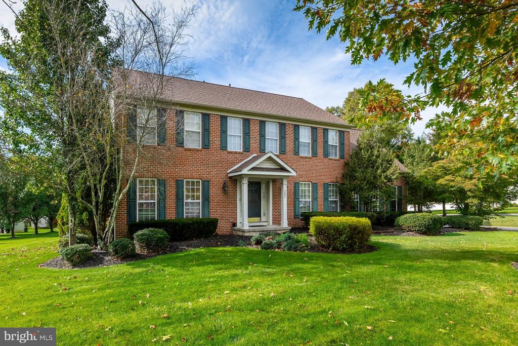 202 SHETLAND COURT
