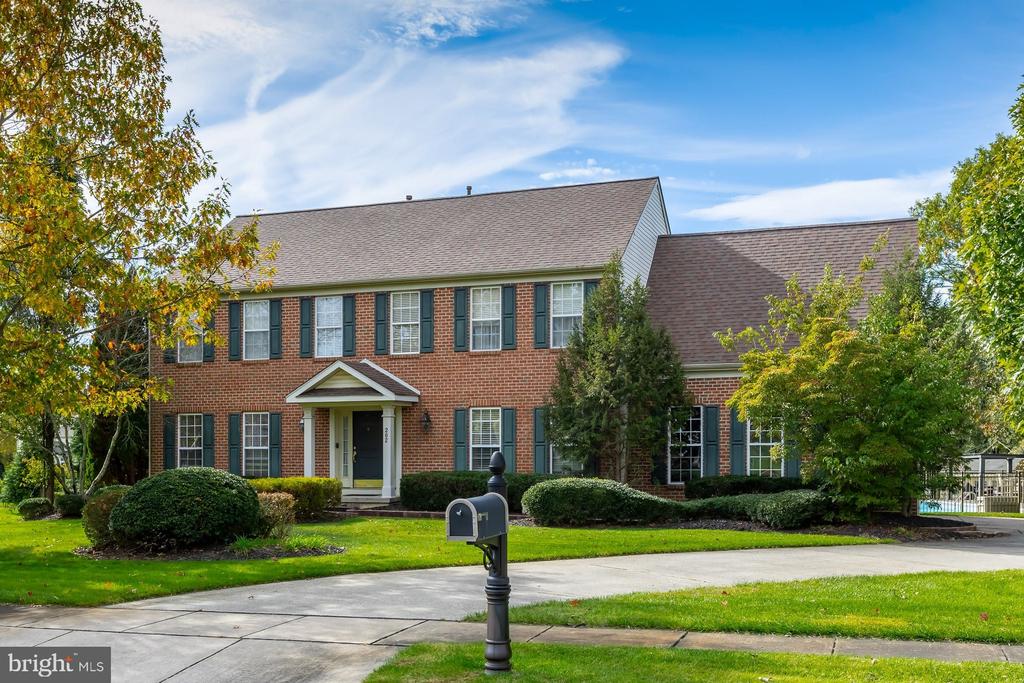 202 SHETLAND COURT