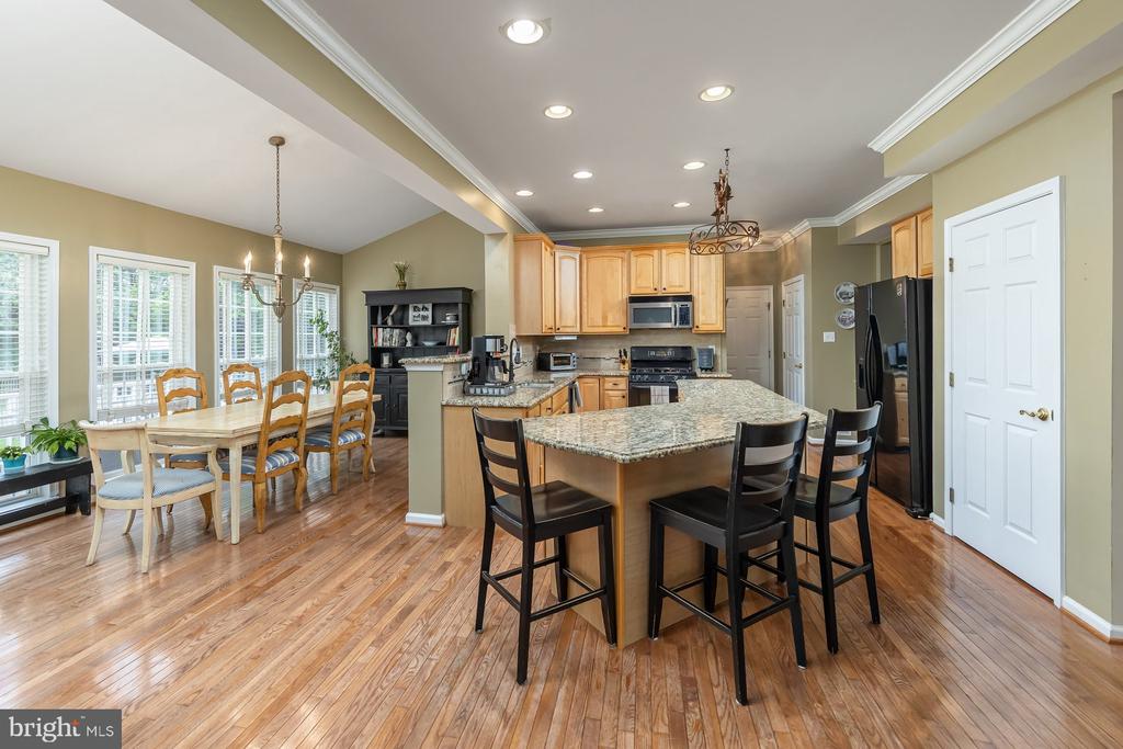 202 SHETLAND COURT