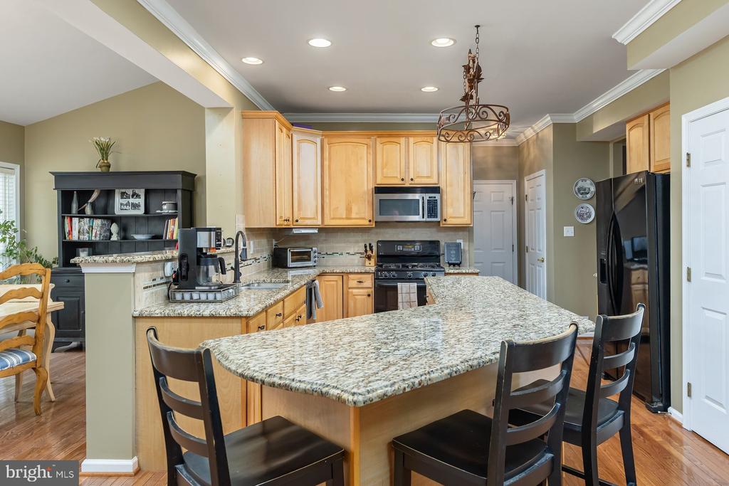 202 SHETLAND COURT