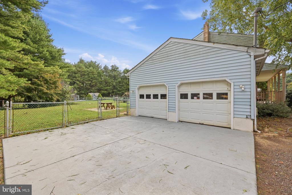 405 RICHWOOD ROAD