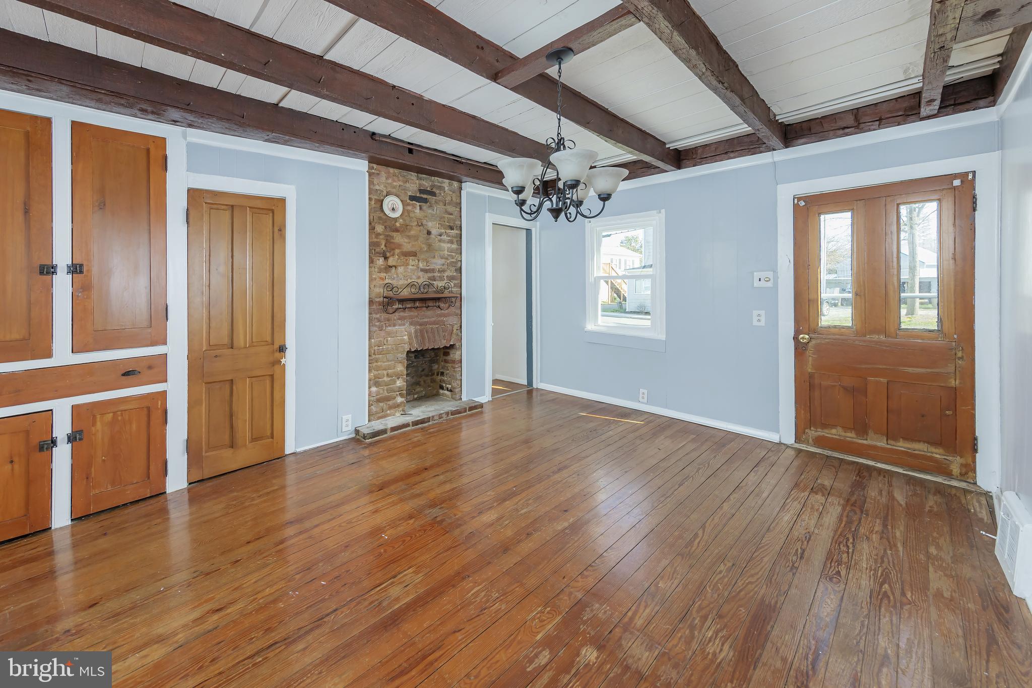 213 S Main St