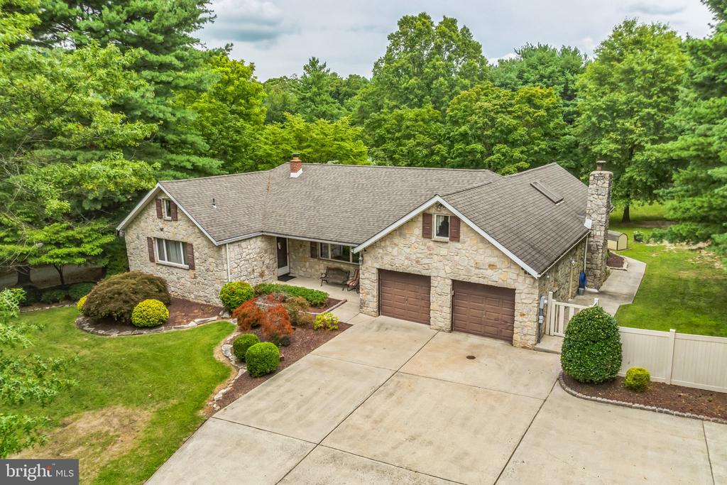 10 FORSYTHIA LANE