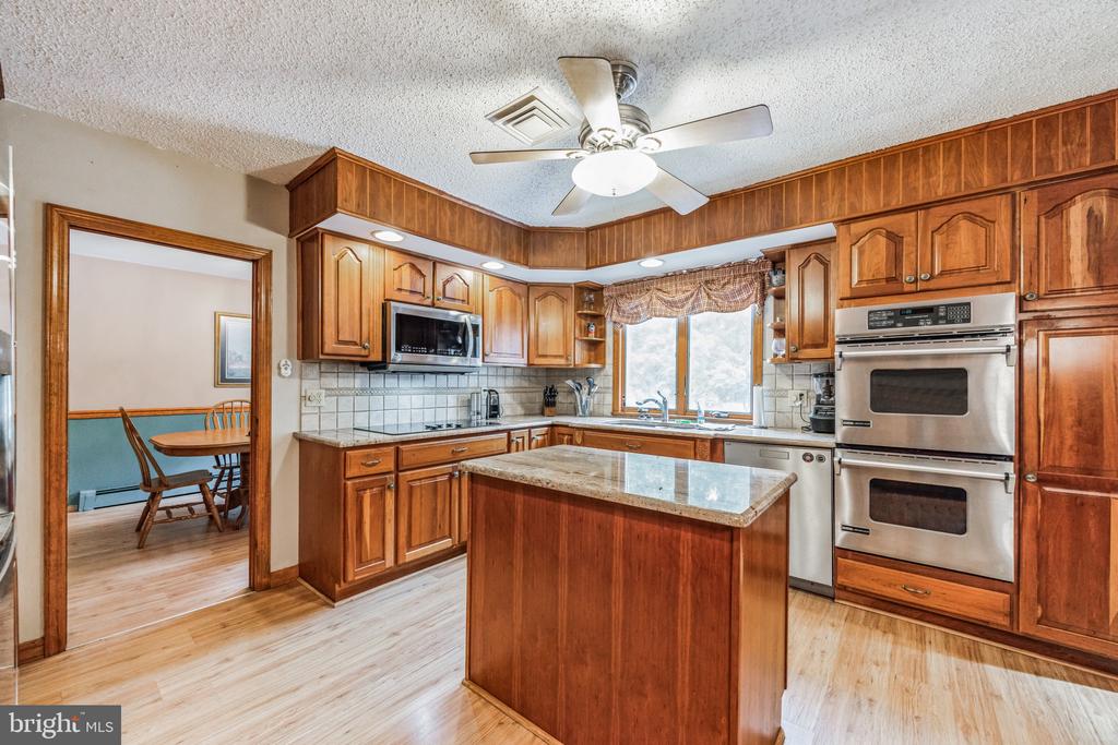 10 FORSYTHIA LANE