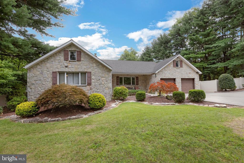 10 FORSYTHIA LANE