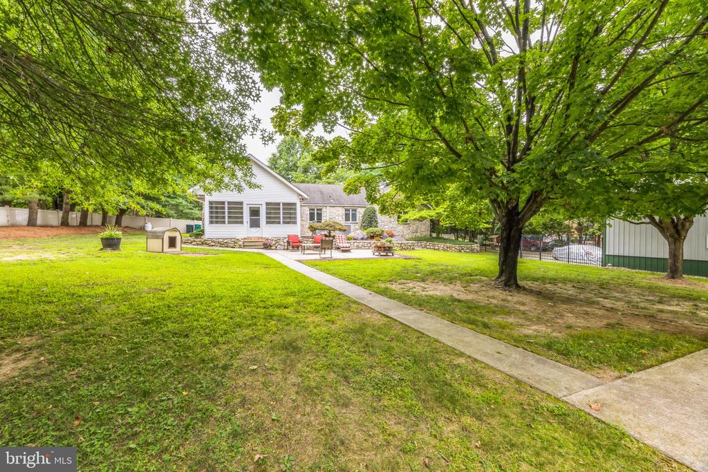 10 FORSYTHIA LANE