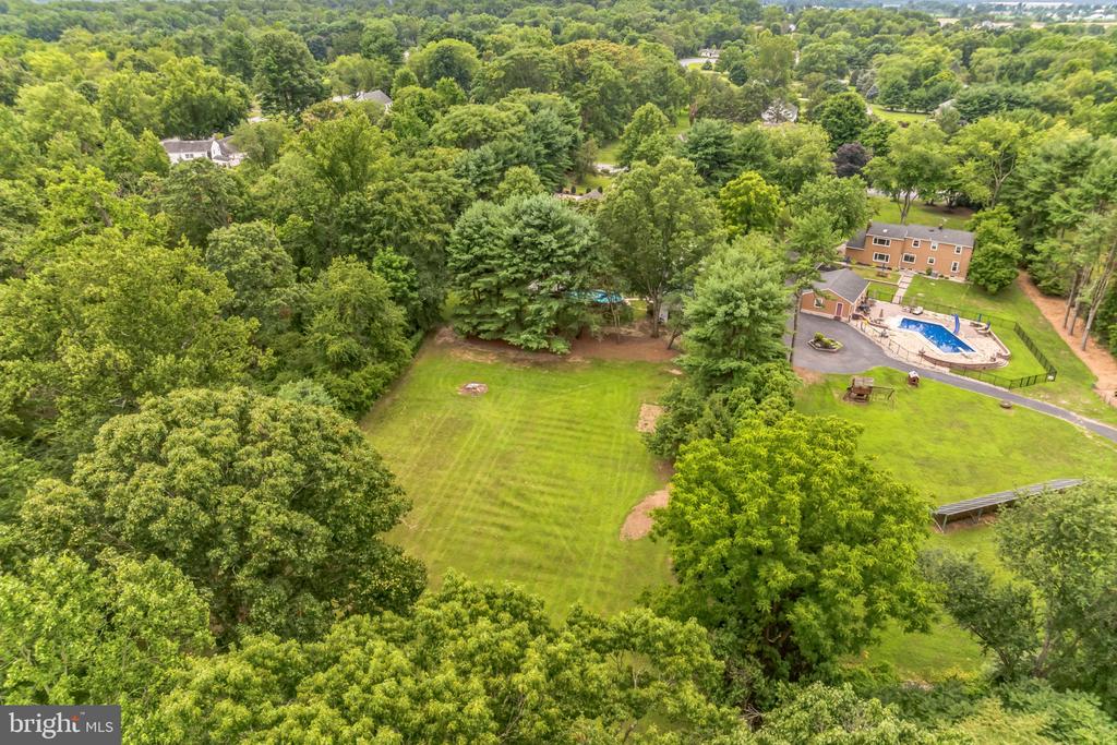 10 FORSYTHIA LANE