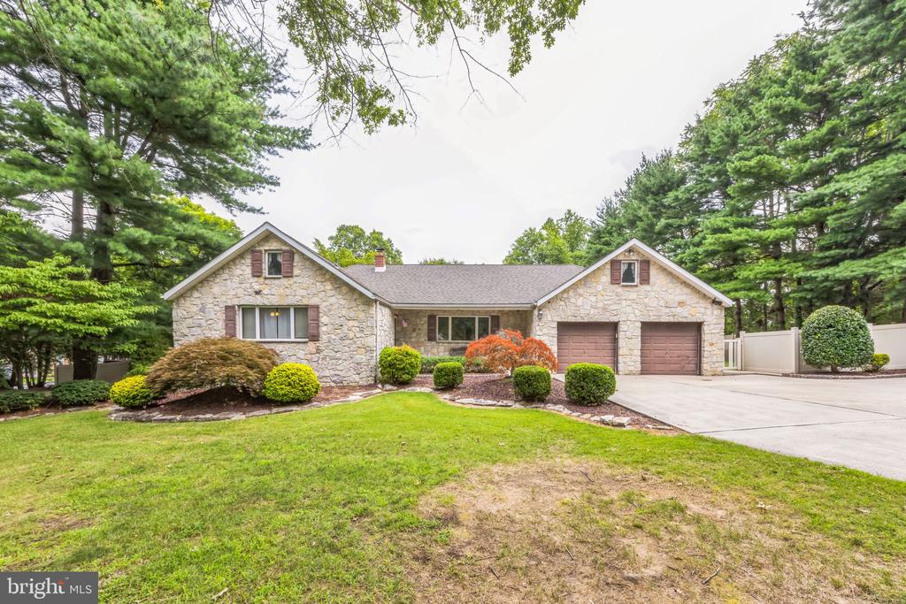 10 FORSYTHIA LANE