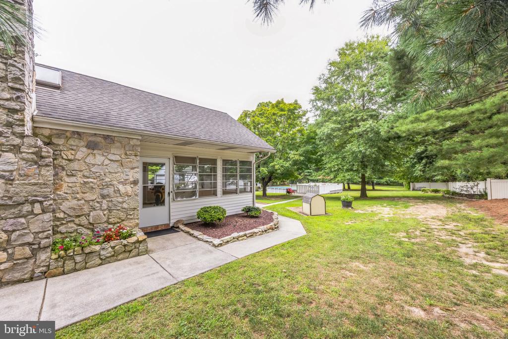10 FORSYTHIA LANE