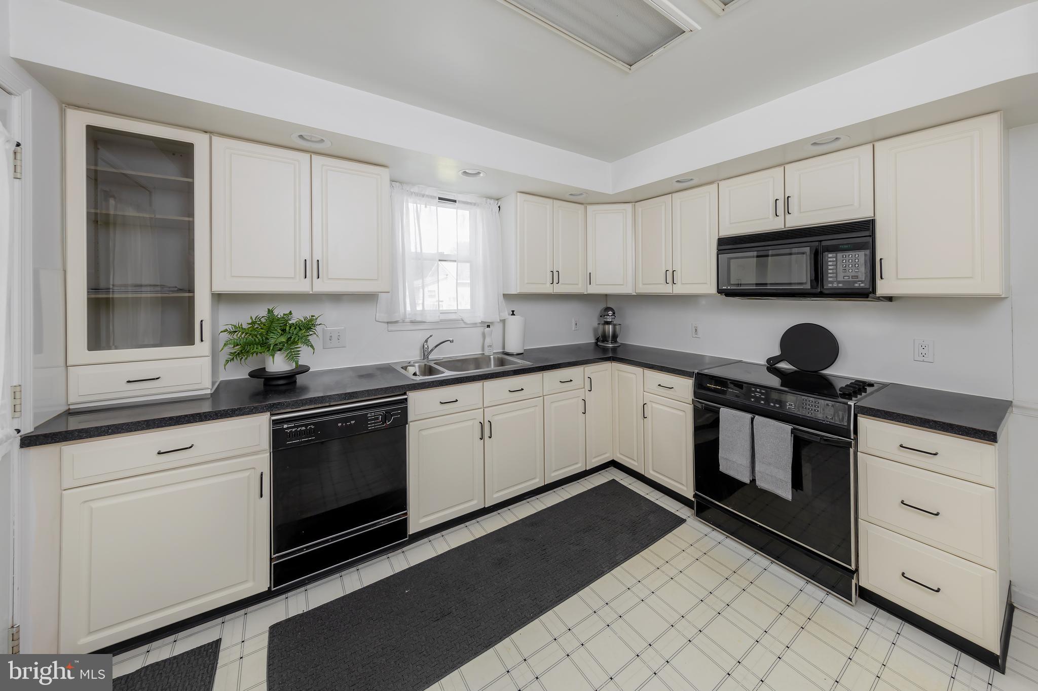 215 E Main St