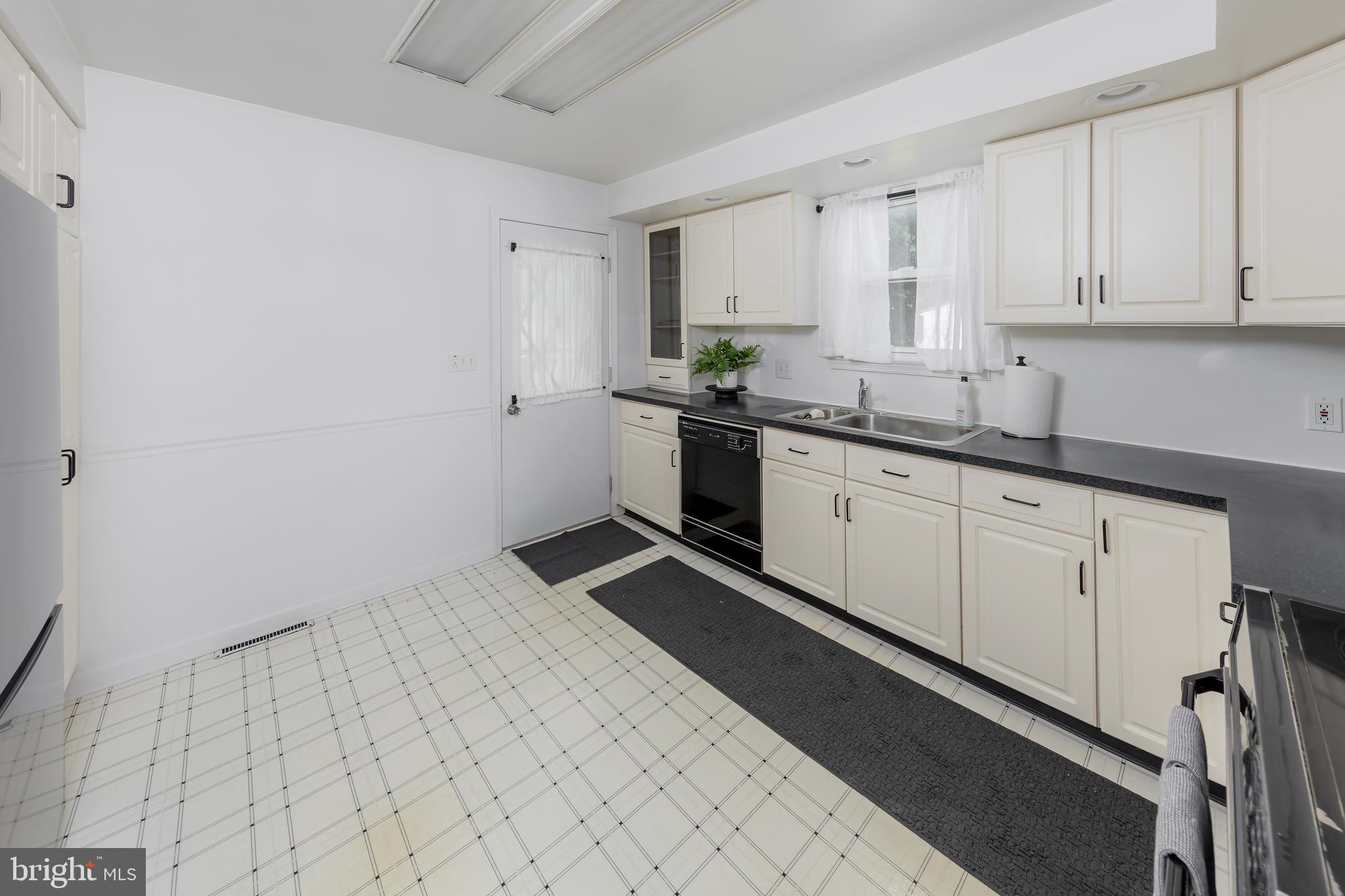 215 E Main St