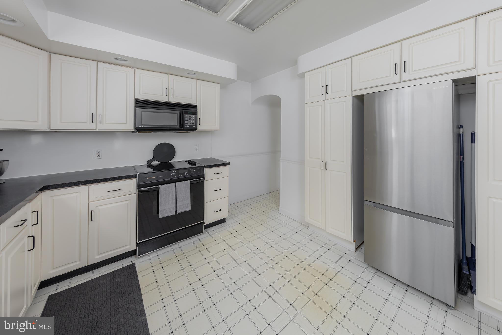 215 E Main St