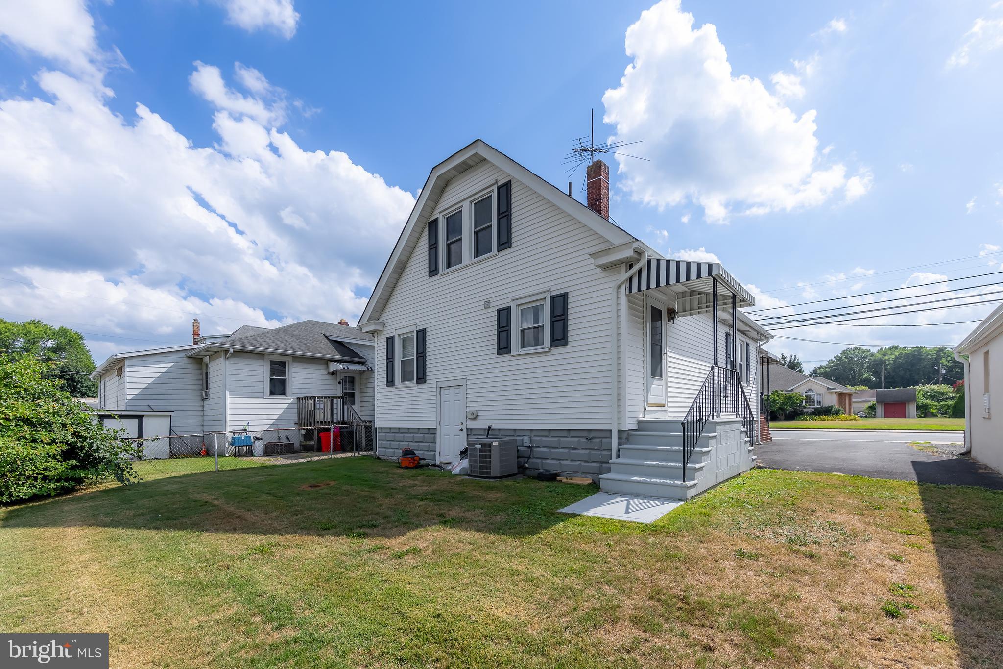215 E Main St
