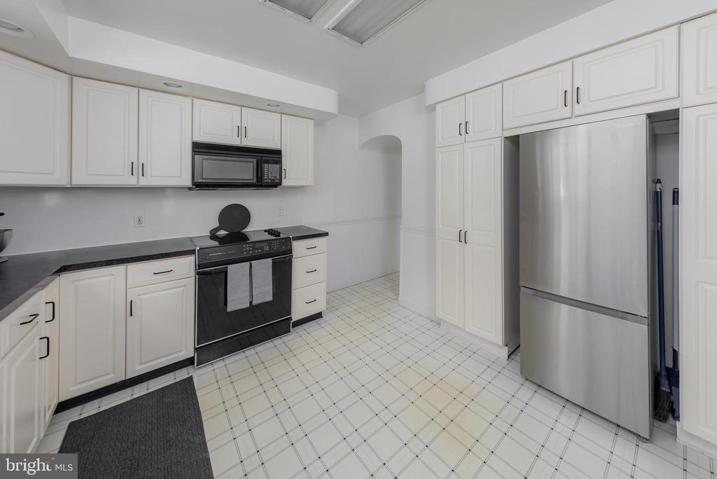 215 E Main St