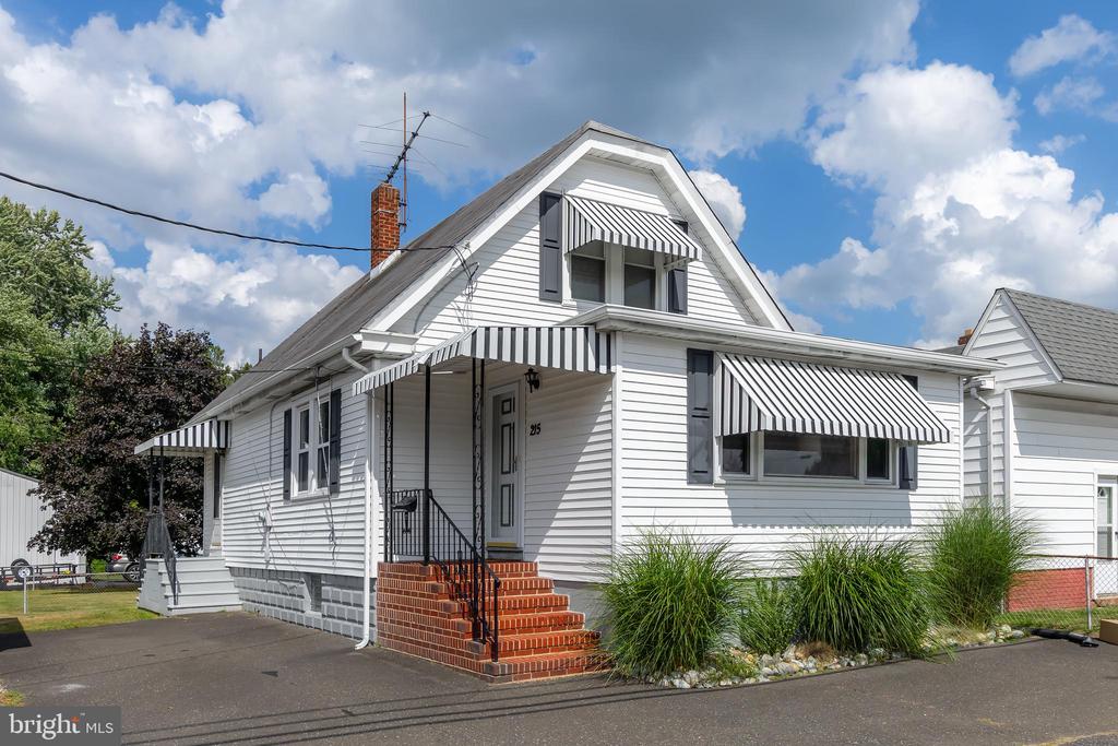 215 E Main St