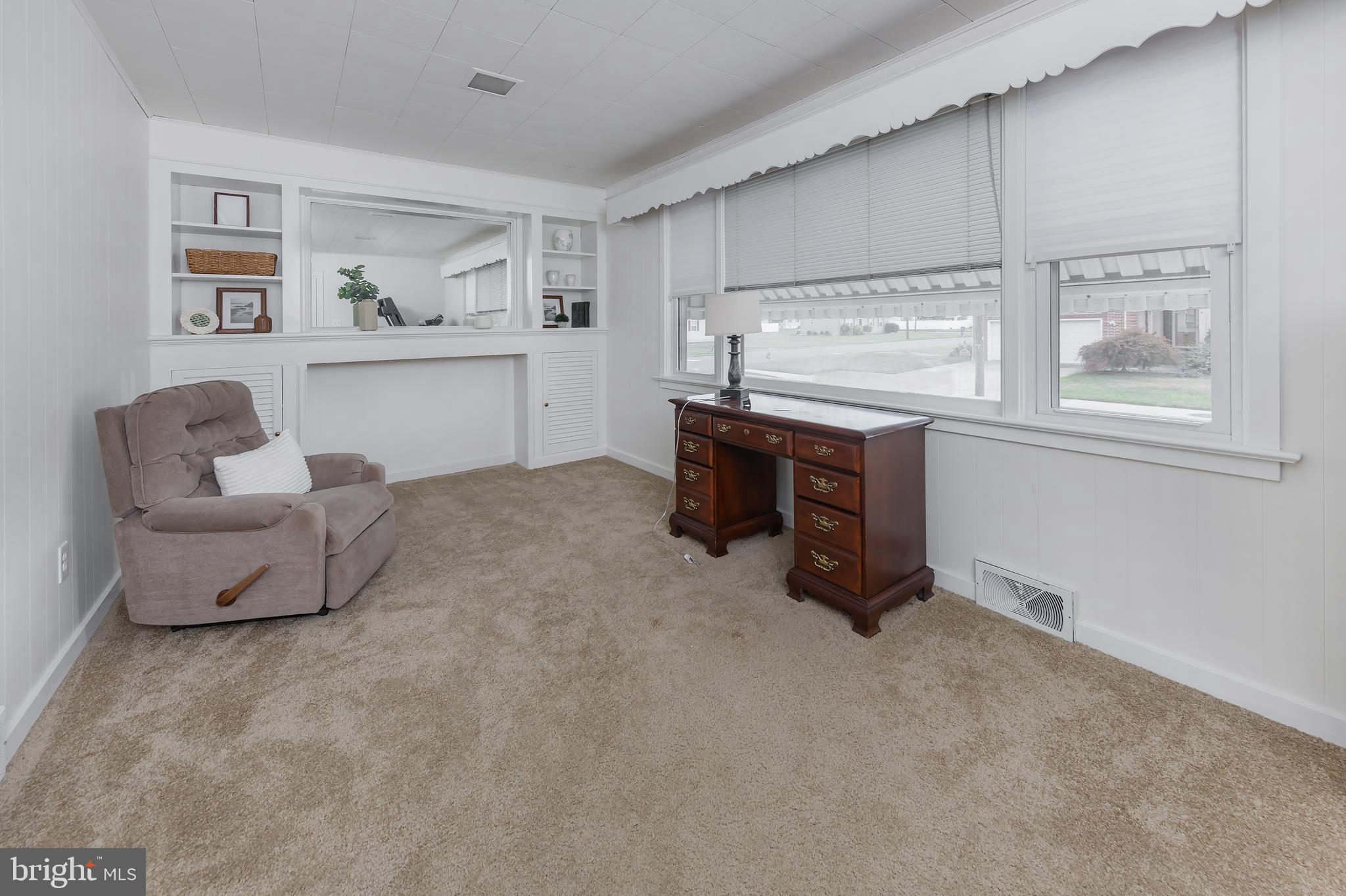215 E Main St