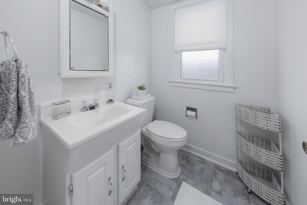 215 E Main St