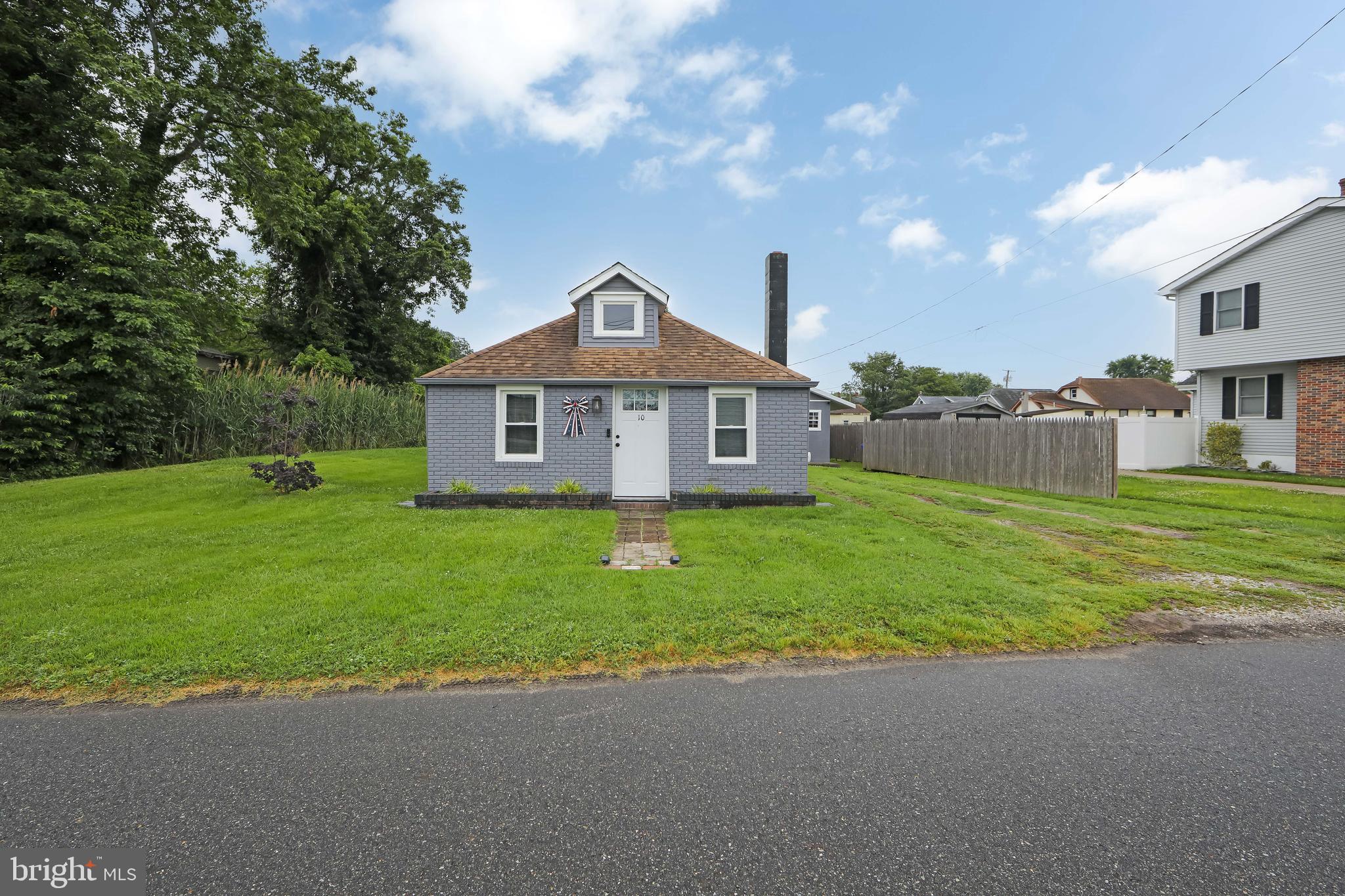 10 South Locust Avenue