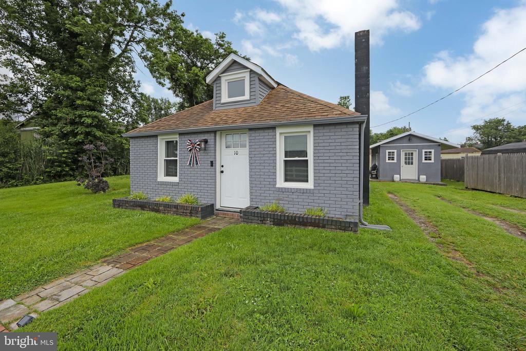 10 South Locust Avenue