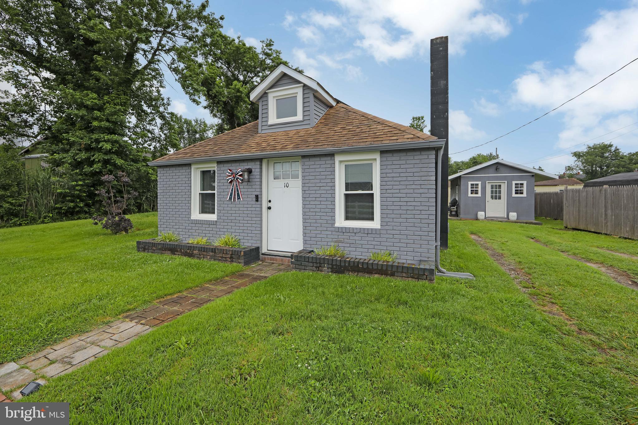 10 South Locust Avenue