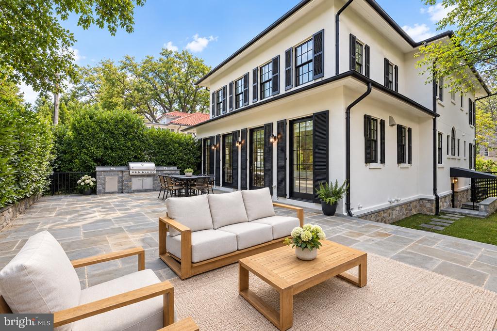 3515 WOODLEY ROAD NW