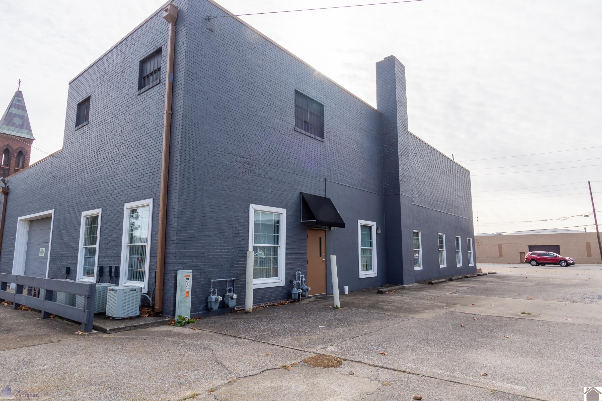 823 Broadway